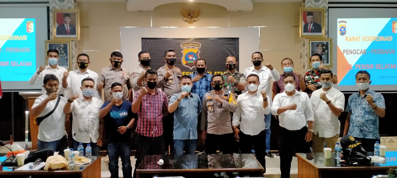 Pengurus Cabang Perbakin Pesisir Selatan Sumatera Barat saat rapat koordinasi di  Endra Dharmalaksana Polres Pessel, Rabu (27/1/2021).