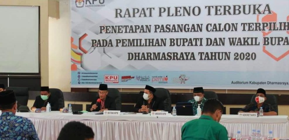 Rapat pleno terbuka yang digelar KPU Dharmasraya, Sumatera Barat (Sumbar) dan menetapkan Sutan Riska-Dasril sebagai bupati dan wakil bupati Dharmasraya terpilih | Ist