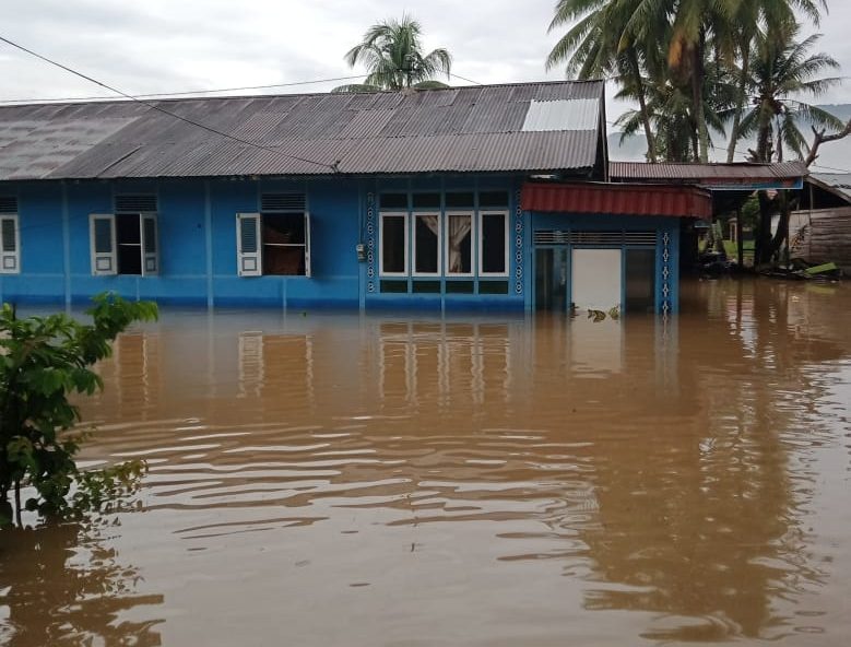 Salah satu rumah warga di Nagari Koto Baru, Kota Solok, Sumbar yang terendam banjir, Selasa Selasa (12/1/2021) | PMS/Int/Halonusa