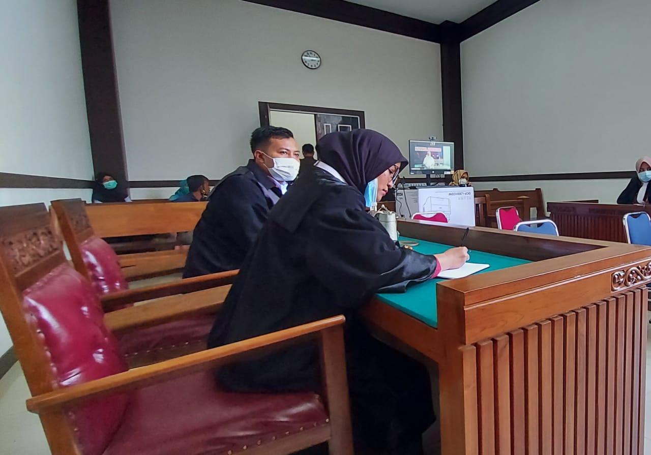 Lembaga Bantuan Hukum (LBH) Pergerakan Indonesia saat sidang tindak pidana di pengadilan negeri | Halonusa.com