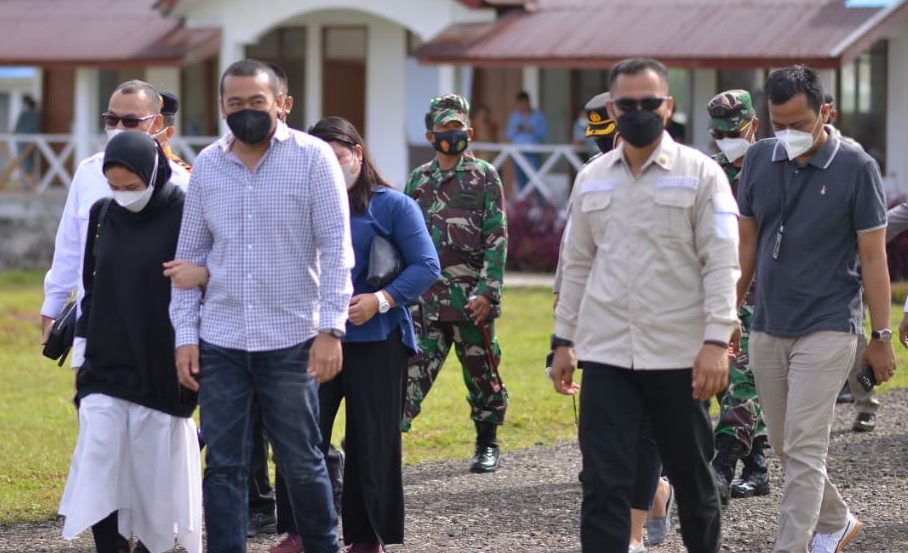 Wakil Gubernur Sumatera Barat (Sumbar) Audy Joinaldy saat safari ke Kabupaten Kepulauan Mentawai beberapa hari yang didampingi Bupati Kepulauan Mentawai Yudas Sabagalet, Selasa (23/3/2021).