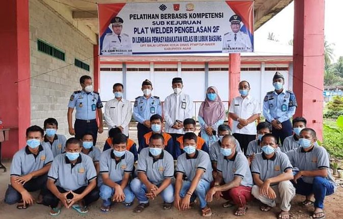 Sebanyak 16 warga binaan Lapas Klas II B Lubuk Basung, Kabupaten Agam, Sumatera Barat (Sumbar) mengikuti pelatihan berbasis kompetensi untuk sub kejuruan plat welder pengelasan 2F selama 23 hari.
