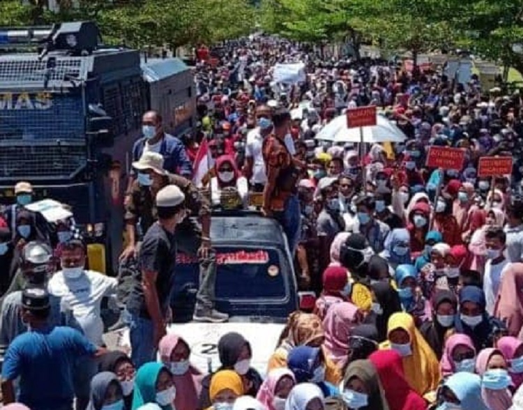 Petisi Selamatkan Pesisir Selatan, Desak Presiden Joko Widodo Batalkan Pemberhentian Bupati Rusma Yul Anwar