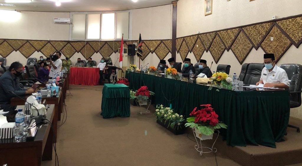 Rapat Paripurna tentang Pemberhentian Wali Kota Padang dan Usulan Wakil Wali Kota Padang sebagai Wali Kota Padang.