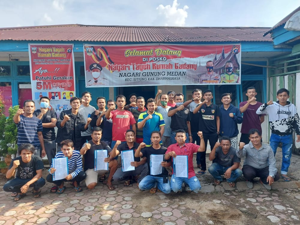 Puluhan Pemuda Gunung Medan  mengelar pertemuan di Kantor Wali Nagari, Rabu (5/5/2021).
