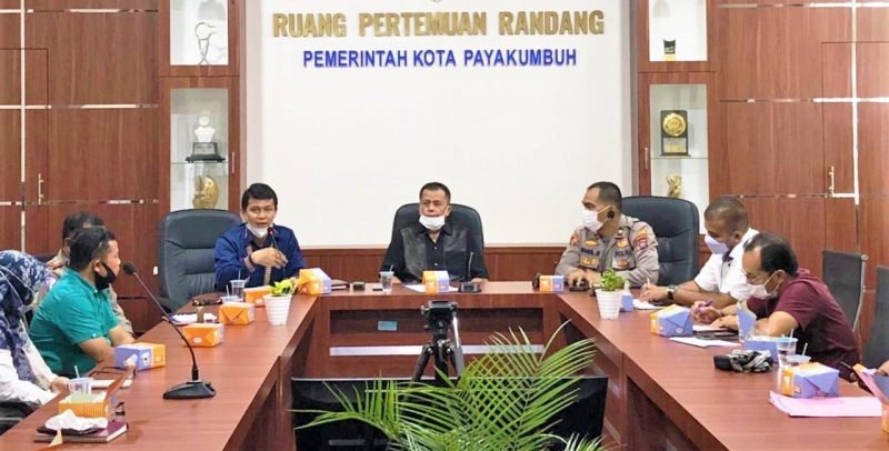 Bahas relokasi terminal di Kota Payakumbuh, Dinas Perhubungan serta Pengusaha PO dan Forkopimda menggelar rapat di ruang pertemuan randang Pemko Payakumbuh, Sumatera Barat