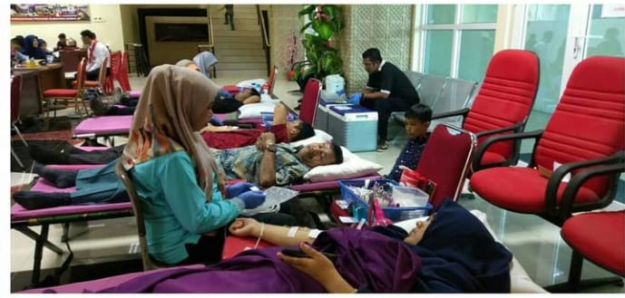 Dokumentasi donor darah yang digelar KSR PMI Unit UBH Proklamator bersama komunitas paguyuban Nias di Kota Padang, Sumatera Barat (1)