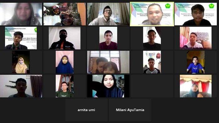 Forum diskusi secara virtual tim robot UBH dan pelajar SMAN 1 Batusangkar, Jumat (11/6/2021). | Rel