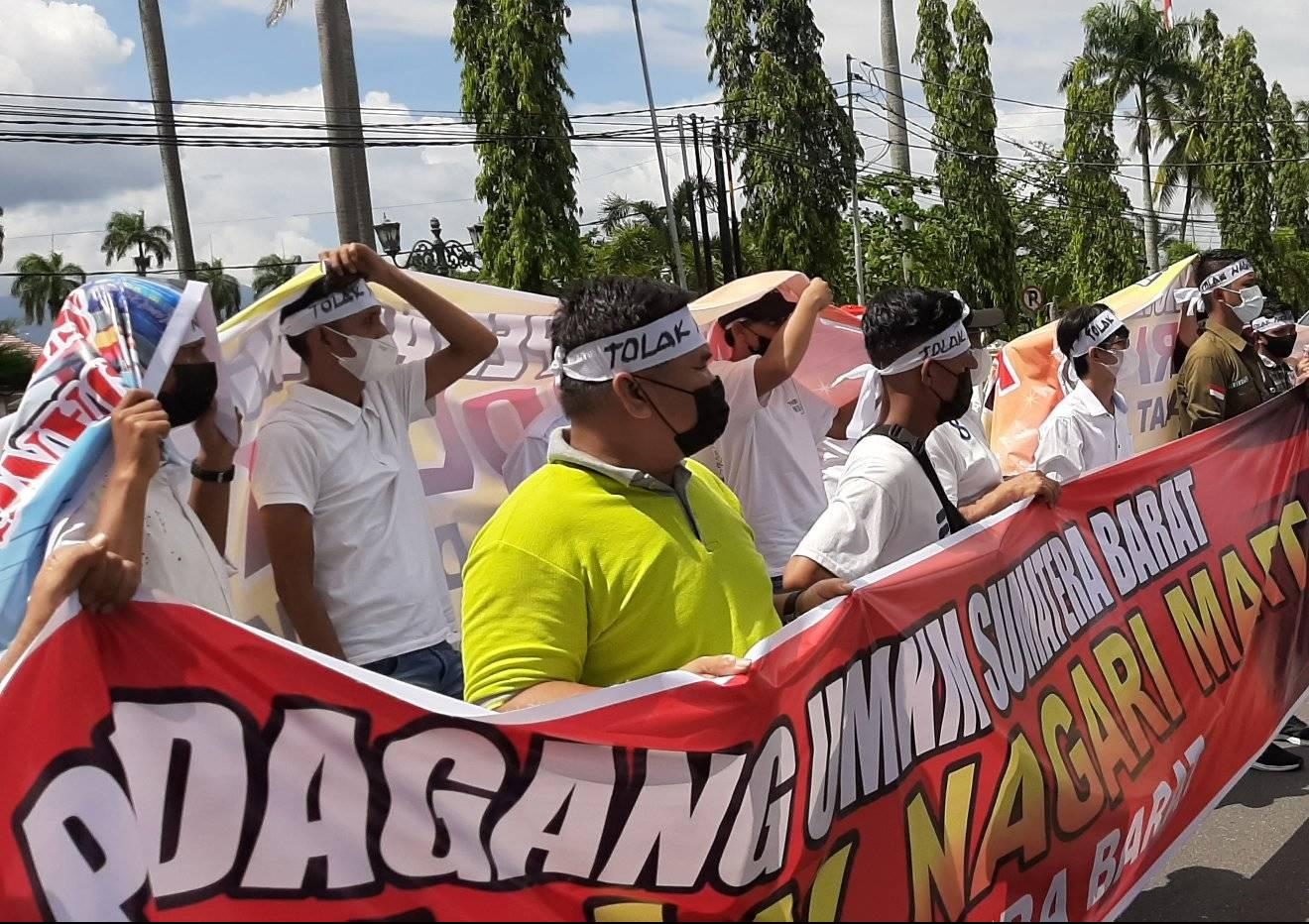Pedagang UMKM Sumatera Barat Tolak Nagari Mart ala Alfamart di Sumatera Barat
