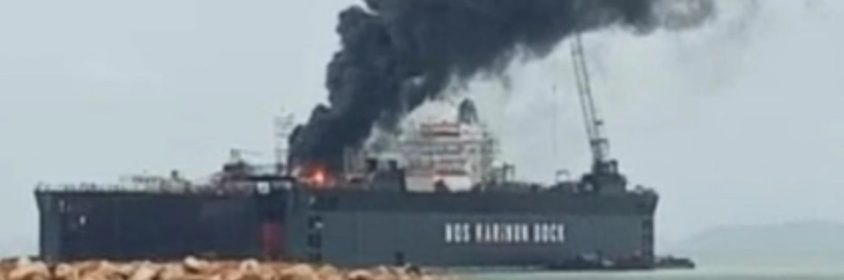 tangkapan layar peristiwa kapal tanker milik PT Pertamina yang sedang docking di Karimun