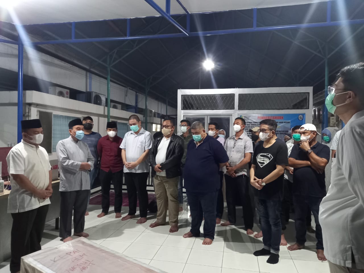 Prosesi pelepasan jenazah Tokoh Sumatera Barat, Nasrul Abit di RSUP M. Djamil Padang untuk dimakamkan ke pemakaman keluarga di Labuhan Tanjak Air Haji, Kecamatan Sari Linggo Baganti, Kabupaten Pesisir Selatan.
