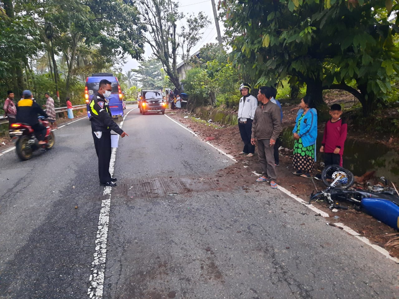 Lokasi kecelakaan maut dua sepeda motor di Tanjung Bingkung, Kabupaten Solok. (Foto: Dok. Polres Solok Kota)