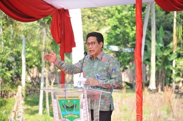 Mendes PDTT, Abdul Halim Iskandar saat berada di Padang Pariaman, Sumbar, Jumat (27/8/2021). (Foto: Adpim Sumbar)
