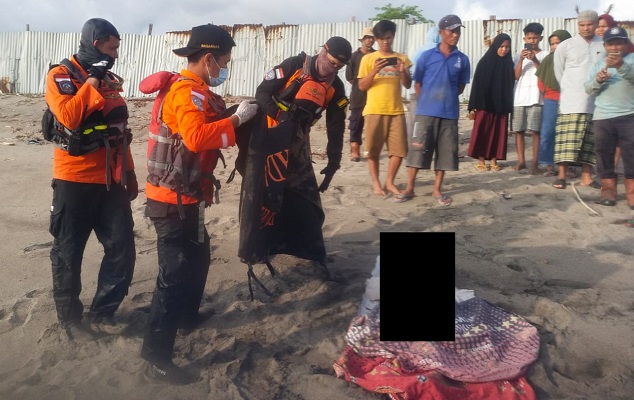 Korban tenggelam di Pantai Pasir Jambak, Kota Padang bernama Sabri (9), ditemukan pada Jumat (27/8/2021) sore. (Foto: Kantor SAR Padang)