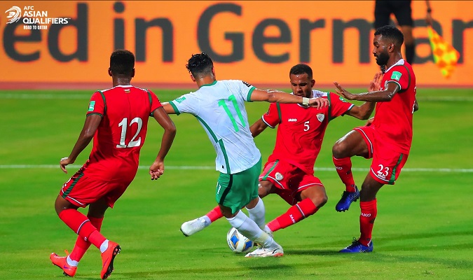 Laga Oman vs Arab Saudi. (Foto: Twitter AFC)