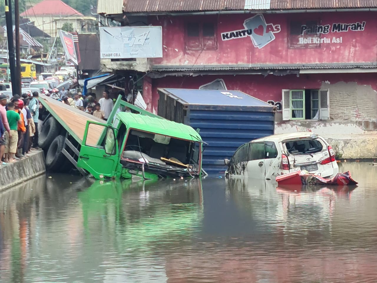 Imbas Kecelakaan Beruntun di Sungai Pua, Arus Lalu Lintas Macet, Kerugian Rp500 Juta