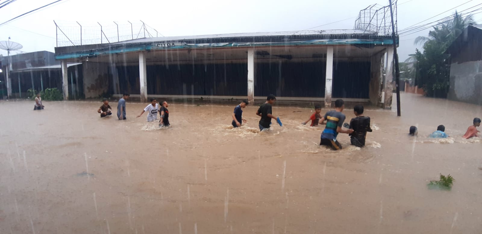 Padang Diguyur Hujan Deras, Jondul Rawang Tergenang