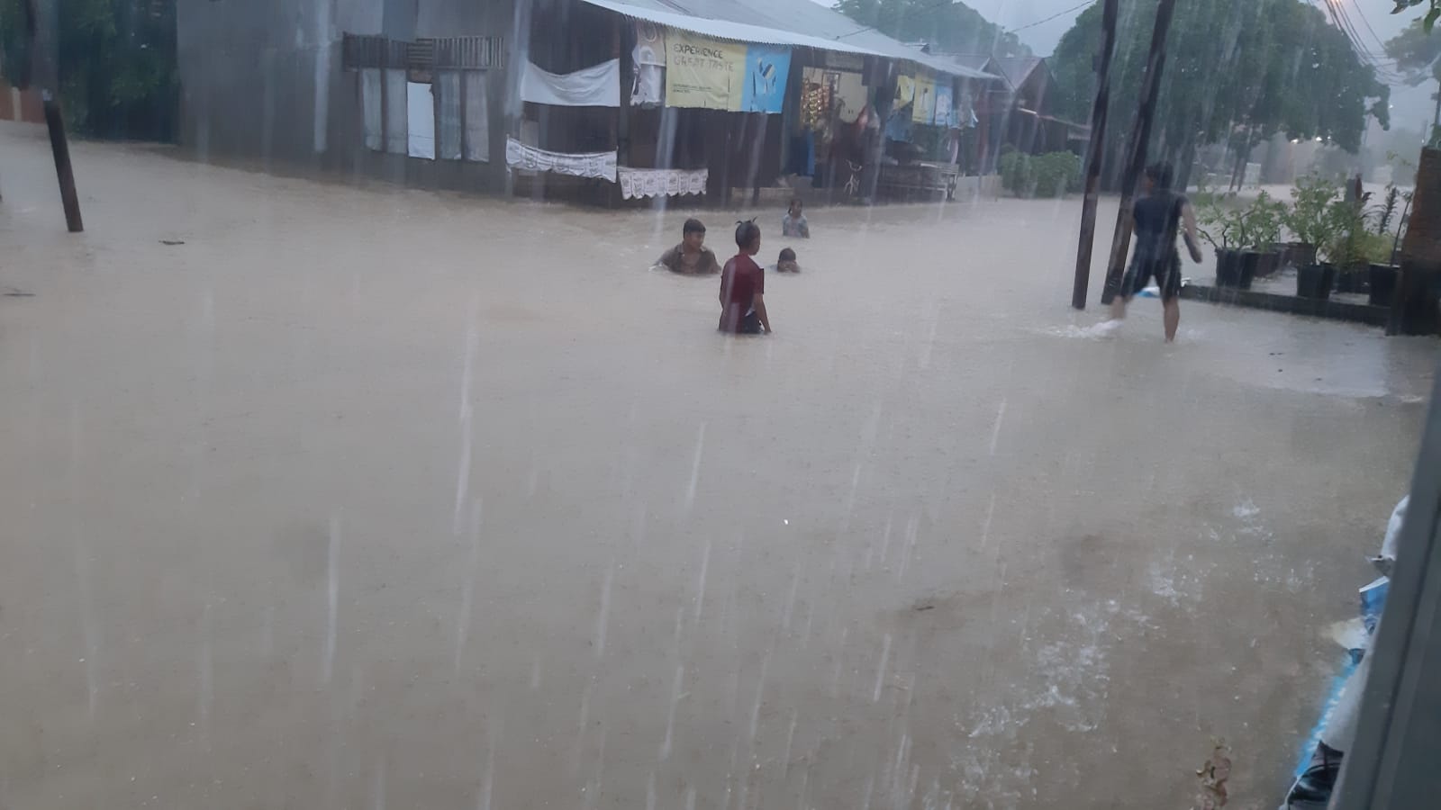 Banjir di daerah Jondul Rawang Padang 