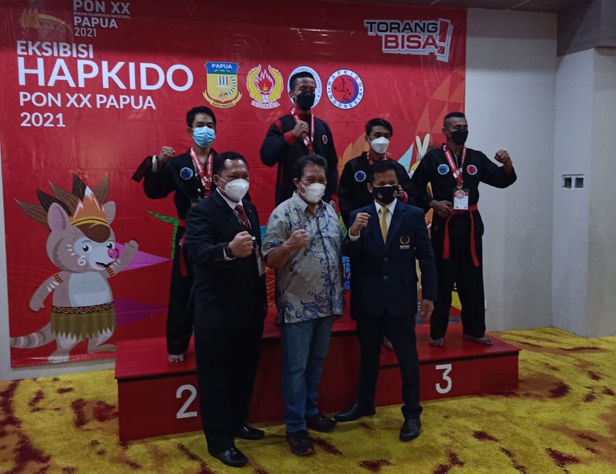 Atlet taekwondo asal Sumbar, Roval Berlin raih emas pertama di PON Papua. (Foto: Dok. Istimewa)