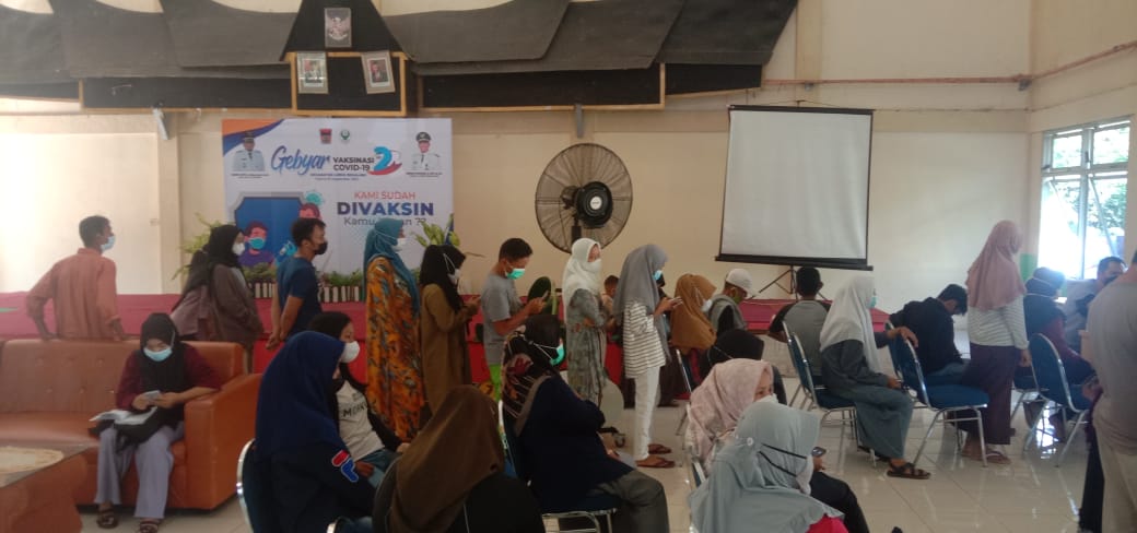 Antusiasme masyarakat mengikuti gebyar vaksin Covid-19 di Kecamatan Lubuk Begalung, Kota Padang. (Foto: Dok. Istimewa)