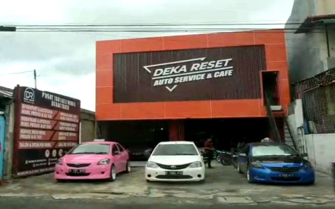 Show room mobil bekas di Kota Padang, Deka Reset. (Foto: Dok. Istimewa)