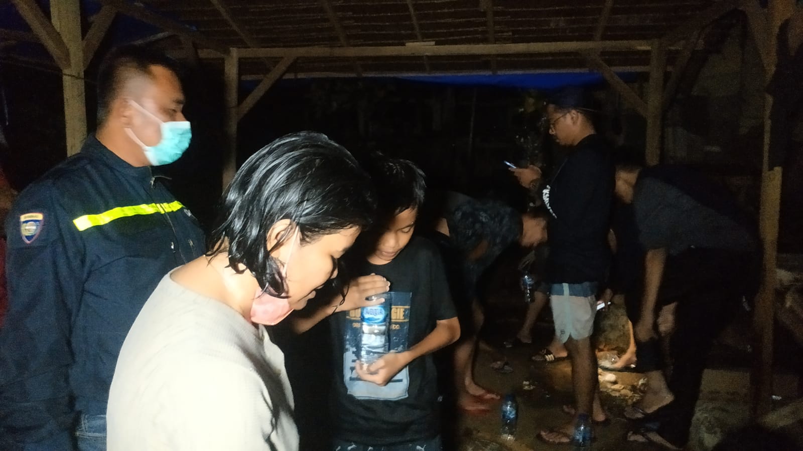 12 warga Padang terjebak di wisata Sungai Bangek - Lubuak Ngalauan Sungai Bangek