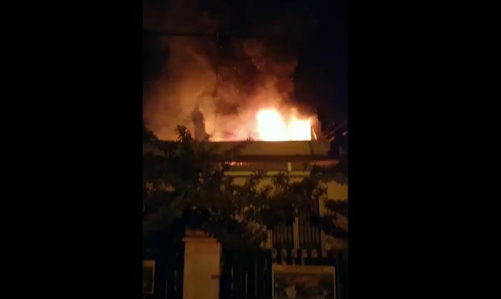 Kebakaran hebat di Jalan Medan Siteba, Kecamatan Nanggalo, Kota Padang, Sabtu (9/10/2021) malam.