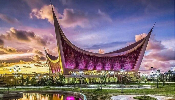 Masjid Raya Sumatera Barat jadi ikon Sumbar. (Foto: IST)