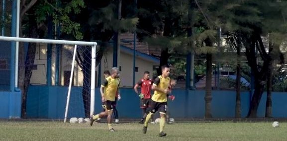 Pemain Semen Padang FC menggelar latihan jelang laga melawan KS Tiga Naga. (Foto: Dok. Youtube SPFC)