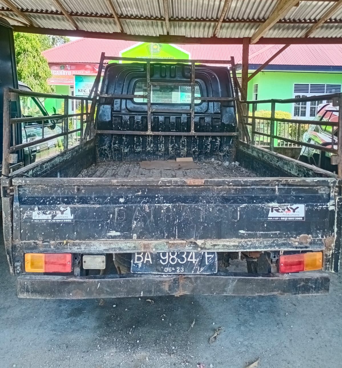 Mobil yang digunakan pelaku pencurian besi pembangunan jalan tol Padang-Pekanbaru. (Foto: Dok. Polsek Batang Anai)