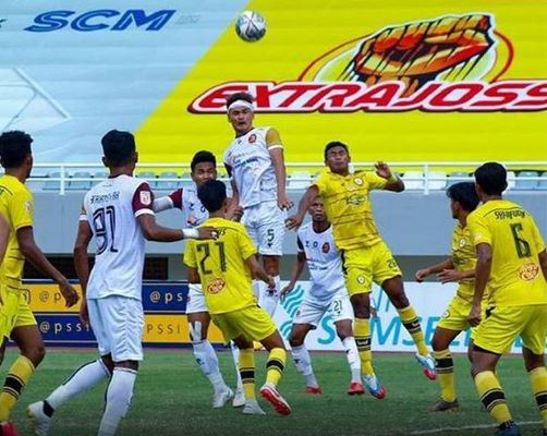 Foto pertandingan Sriwijaya FC vs KS tiga Naga (Sindonews).