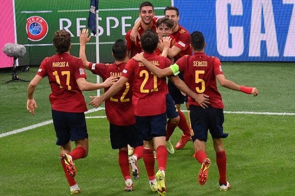 Tim Spanyol Merayakan Gol (Foto: Net)