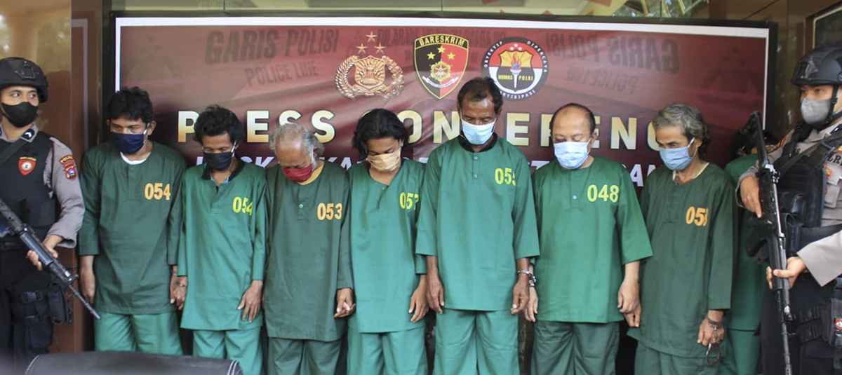 Para pelaku tindak kekerasan pelecahan seksual terhadap anak di Padang, Sumatera Barat (Sumbar) setelah tertangkap personel Polresta Padang, Senin (22/11/2021). Kasus kekerasan seksual terhadap perempuan dan anak di Padang meningkat di 2021 sebanyak 85 ka
