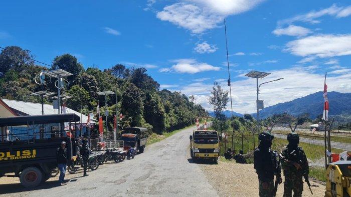 Prajurit TNI Polri berjaga di Bandara Bilorai Distrik Sugapa Kabupaten Intan Jaya Papua (Operation Nemangkawi)