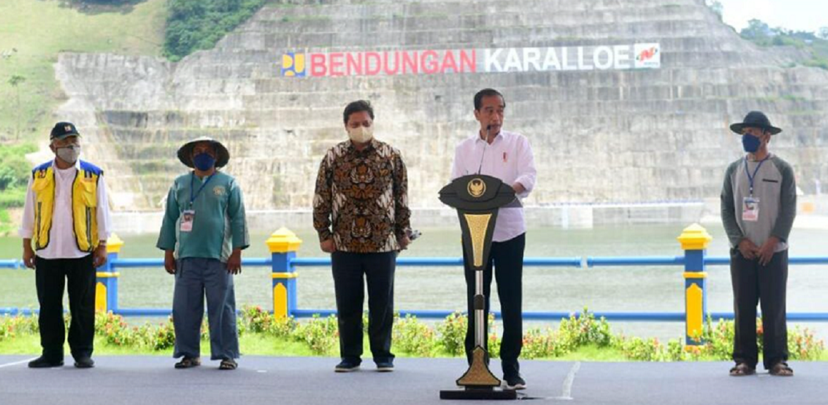 Presiden Joko Widodo meresmikan Bendungan Karalloe dalam kunjungan kerjanya ke Provinsi Sulawesi Selatan, pada Selasa, 23 November 2021. Foto: BPMI Setpres/Muchlis Jr