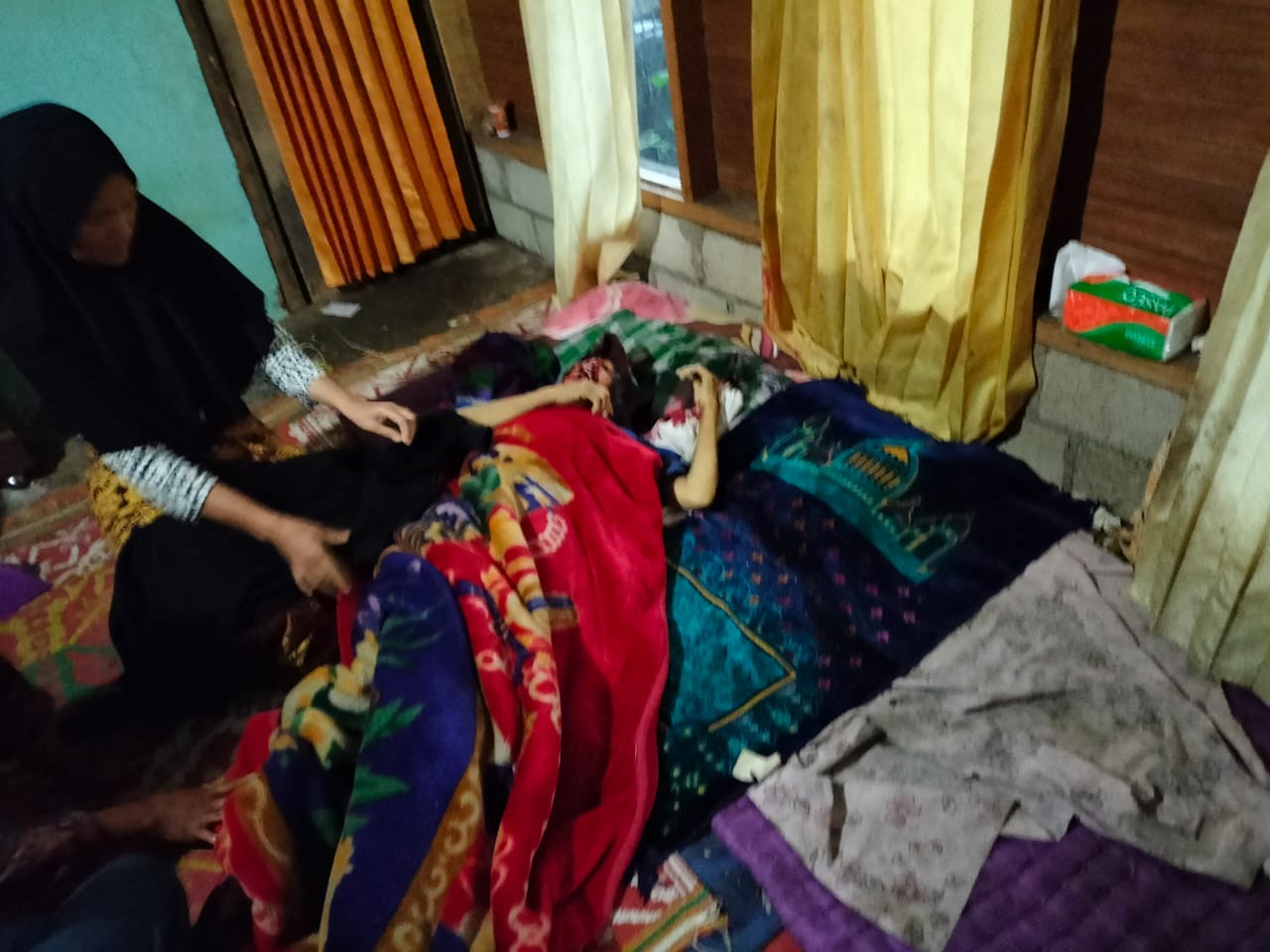 Situasi pasca kejadian pembunuhan oleh anak terhadap ibu kandung sendiri di Alahan Panjang, Kabupaten Solok. (Foto: Dok. Polres Solok)