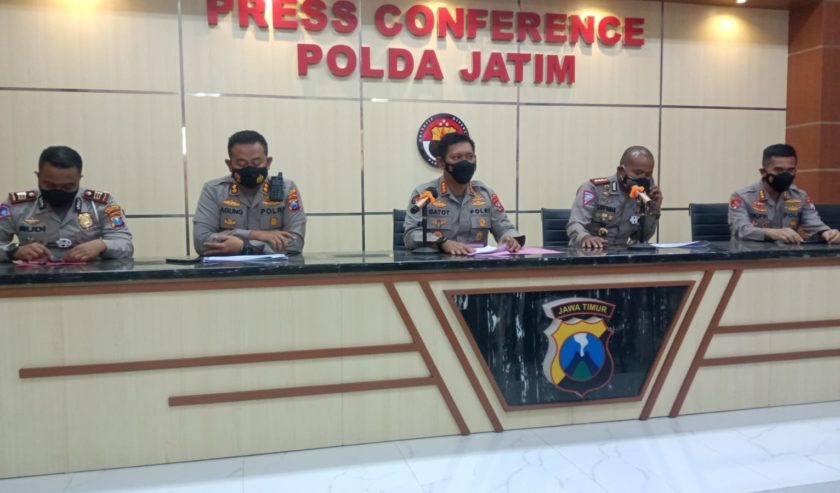 Polda Jawa Timur (Jatim) saat gelar konferensi pers terkait kasus kecelakaan lalu lintas yang menimpa Vanessa Angel dan Febri Ardiansyah | Int.