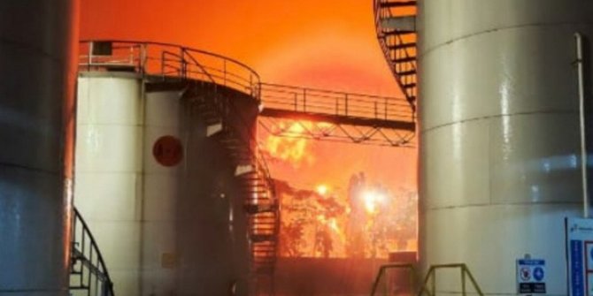 Tangki Pertamina terbakar di Cilacap merupakan salah satu produk yakni Pertalite, Perseroan sedang memastikan pasokan BBM dan elpiji untuk masyarakat aman terkendali (merdeka/halonusa.com)