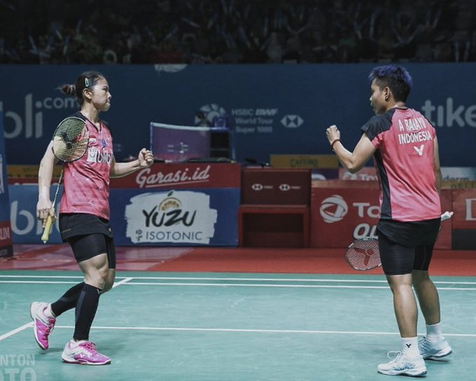 LOSING in the game is not matter, what matter is i have to fight keep WINNING in life so that i could get back up stronger everytime i lose the game. #bertahanlah #kembalilebihkuat 
@badmintonphoto (Greysia Polii/Halonusa)