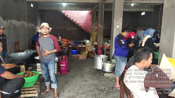 Situasi dapur umum di Posko Darurat Gunung Semeru, Lumajang, Jawa Timur. (Foto: Dok. Istimewa)