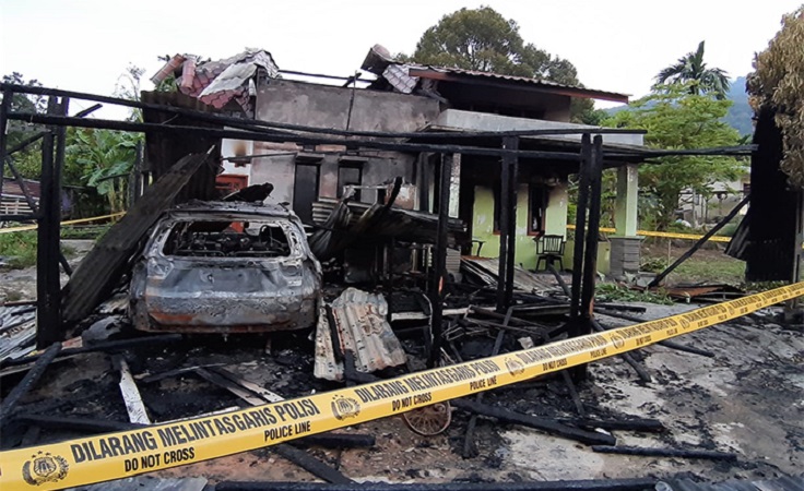 Rumah milik wartawan Harian Serambi Indonesia Asnawi yang terbakar di Kuta Cane, Aceh Tenggara, Selasa 30 Juli 2019. (Foto: Dok Asnawi)