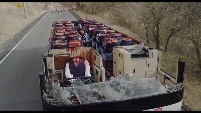 Film Riaru Onigokko, paling horor dengan adegan bus sekolah terpenggal