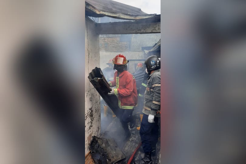 Kebakaran rumah di Belimbing. (Foto: Dok. Dinas Damkar Padang)