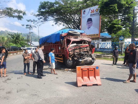 Kecelakaan truk di Padang Panjang. (Foto: Dok. Satlantas)