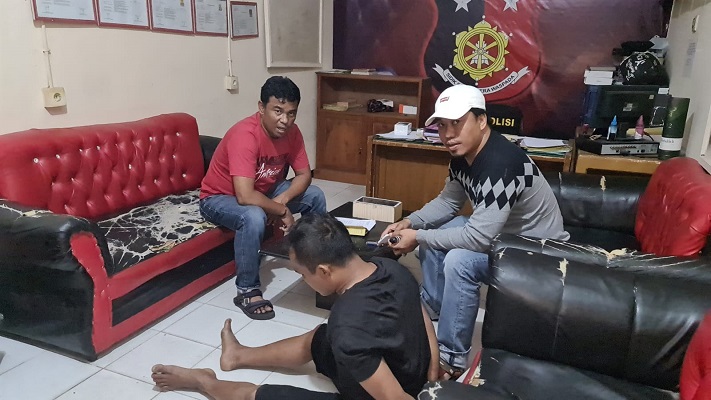 Pelaku pencurian ponsel di Lubuk Alung ditangkap. (Foto: Dok. Polres Padang Pariaman)