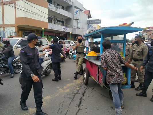 Penertiban PKL di Padang. (Foto: Dok. Satpol PP Padang)