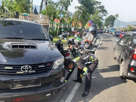 Mobil dinas istri Bupati Agam kecelakaan di Baso. (Foto: Dok. Polres Bukittinggi)