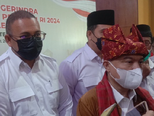Ketua Harian DPP Partai Gerindra, Sufmi Dasco Ahmad didampingi Ketua DPD Partai Gerindra Sumbar, Andre Rosiade. (Foto: Dok. Muhammad Aidil)