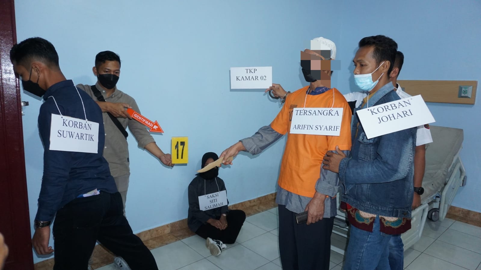 Polisi mengelar rekonstruksi kasus pembunuhan yang terjadi di RSUD Munyang Kute, Kabupaten Bener Meriah, Aceh. (Intel/Halonusa)