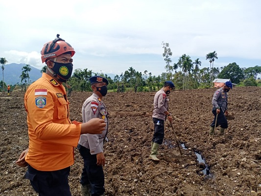 Pencarian korban hilang gempa di Malampah, Kabupaten Pasaman. (Foto: Dok. Basarnas)